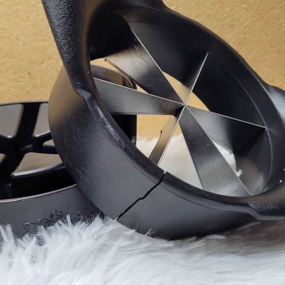 Pampered Chef Veggie Wedger - Picture 5 of 6